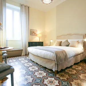 Le Flaneur - Vintage Verona